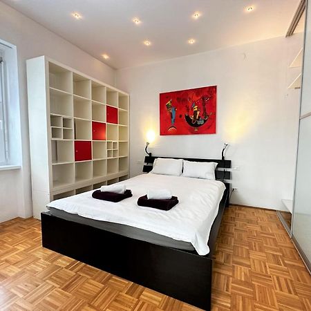 Charming Starry Night Apartment Ljubljana Bagian luar foto