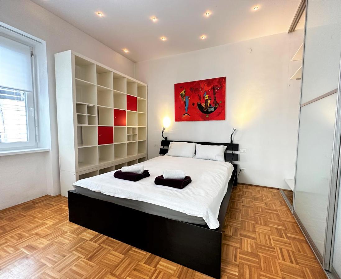 Charming Starry Night Apartment Ljubljana Bagian luar foto