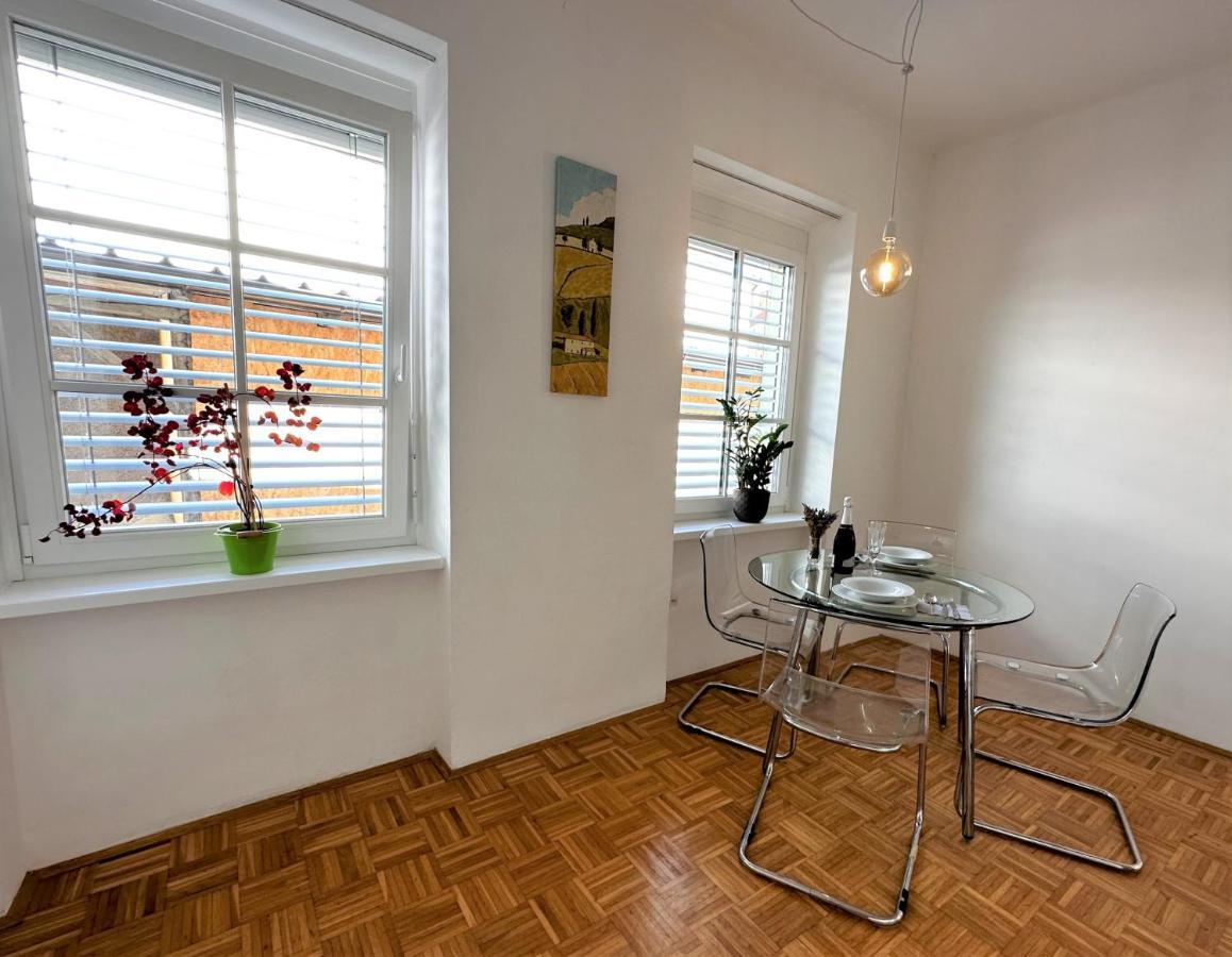 Charming Starry Night Apartment Ljubljana Bagian luar foto