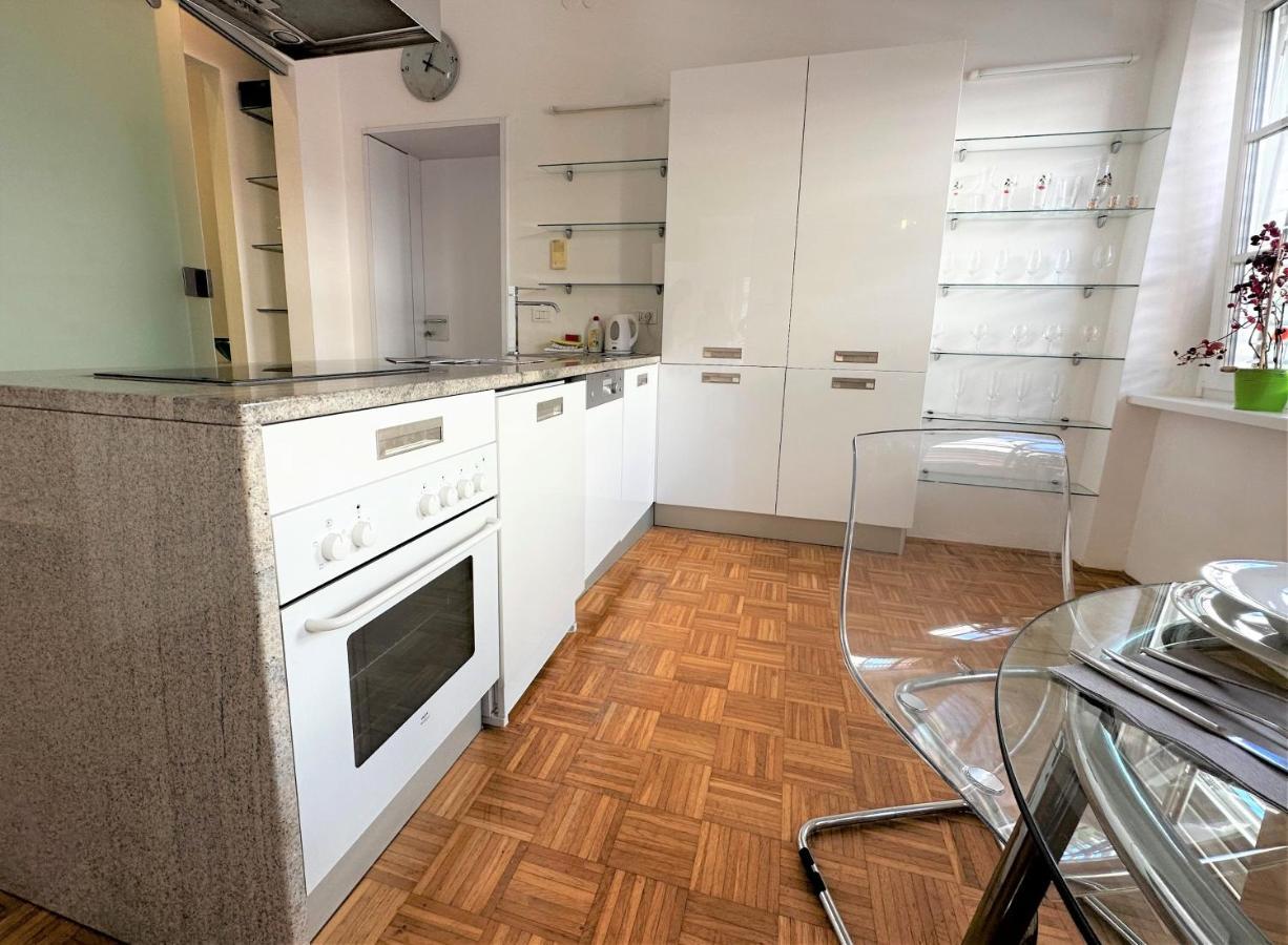 Charming Starry Night Apartment Ljubljana Bagian luar foto