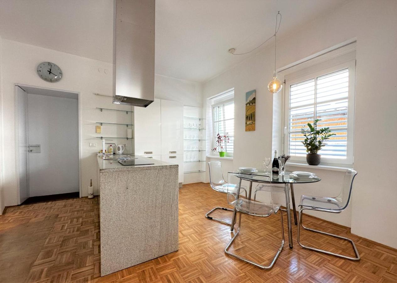 Charming Starry Night Apartment Ljubljana Bagian luar foto