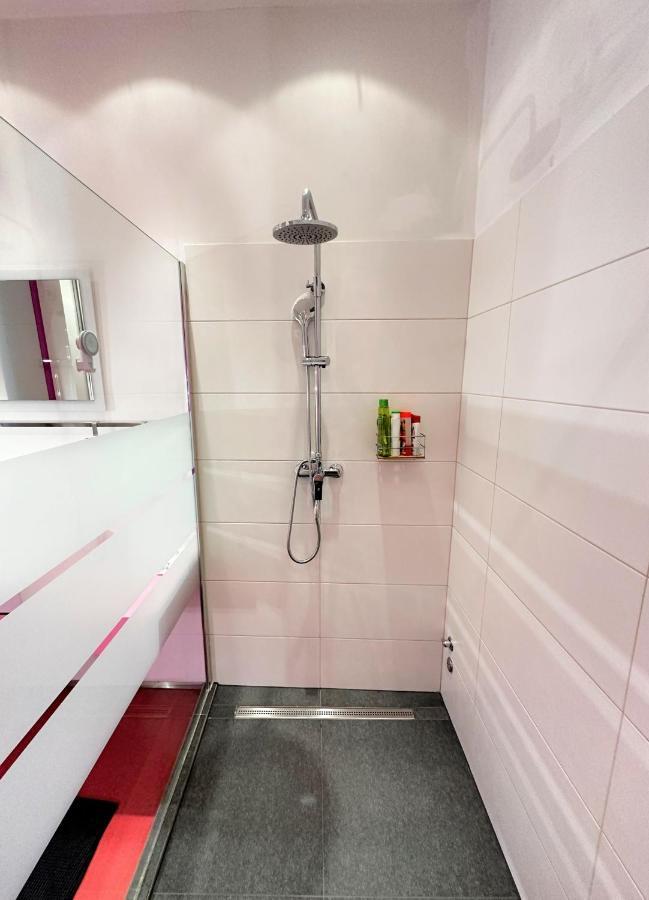Charming Starry Night Apartment Ljubljana Bagian luar foto