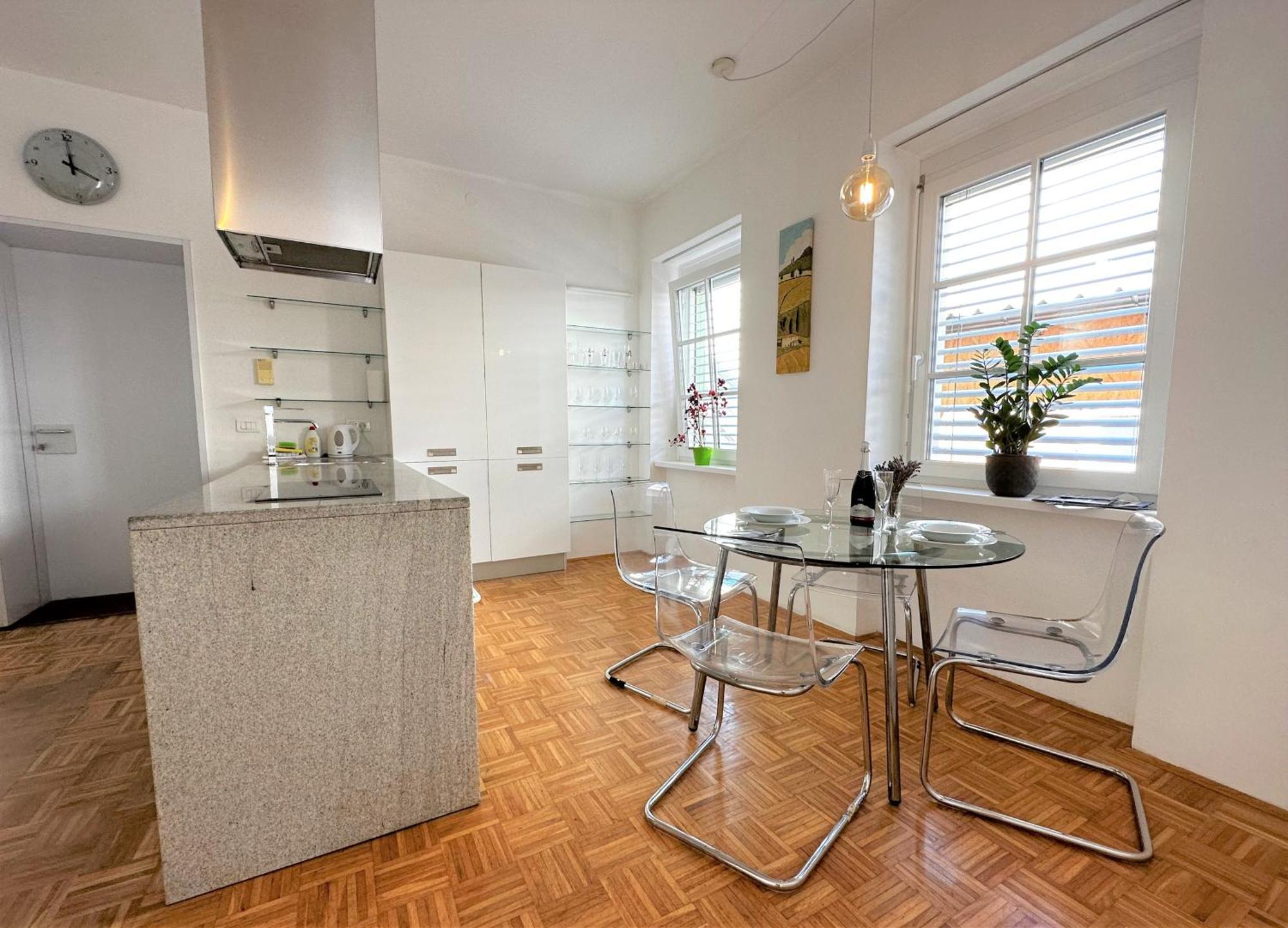 Charming Starry Night Apartment Ljubljana Bagian luar foto